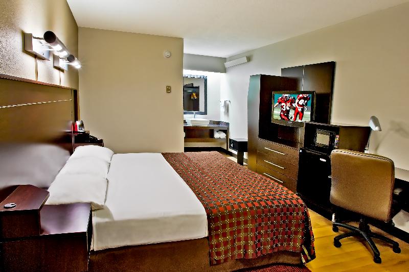 Red Roof Inn Plus+ Secaucus - Meadowlands Room photo