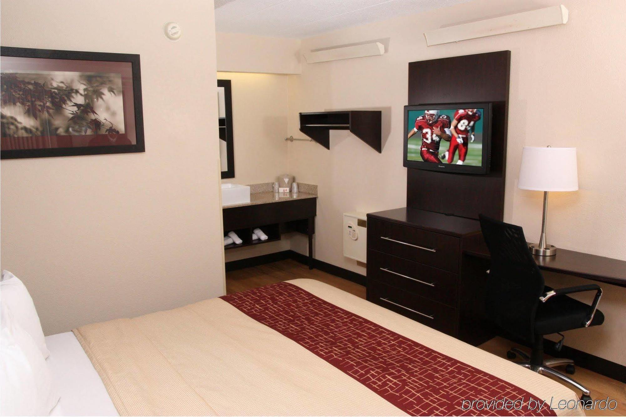 Red Roof Inn Plus+ Secaucus - Meadowlands Room photo